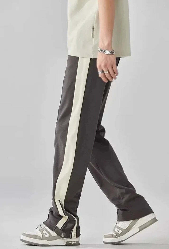 Pantalon moderne au design insolite : une combinaison unique de tissus