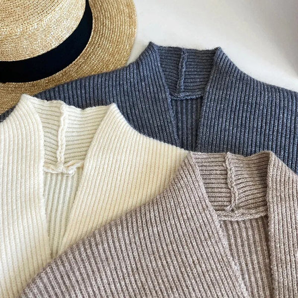 Pull croisé élégant avec décolleté profond