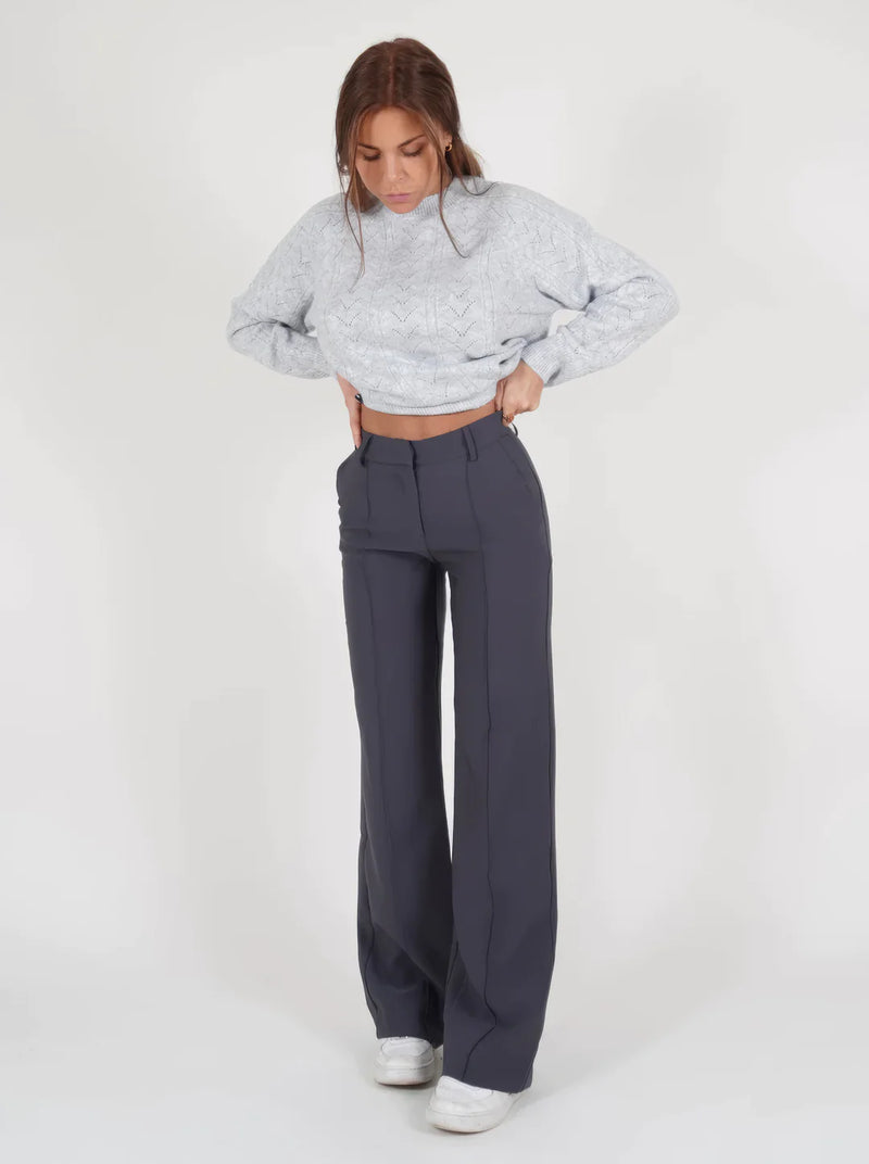 Pantalon femme évasé tendance au style contemporain
