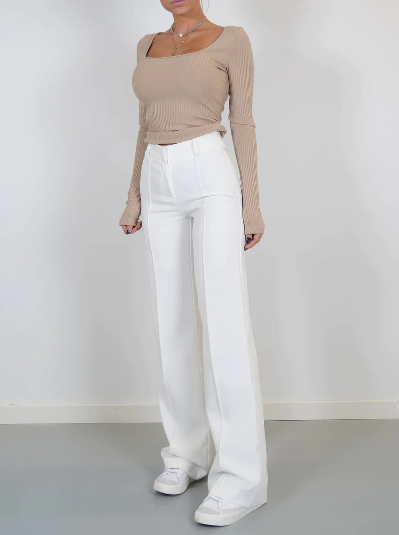 Pantalon femme évasé tendance au style contemporain