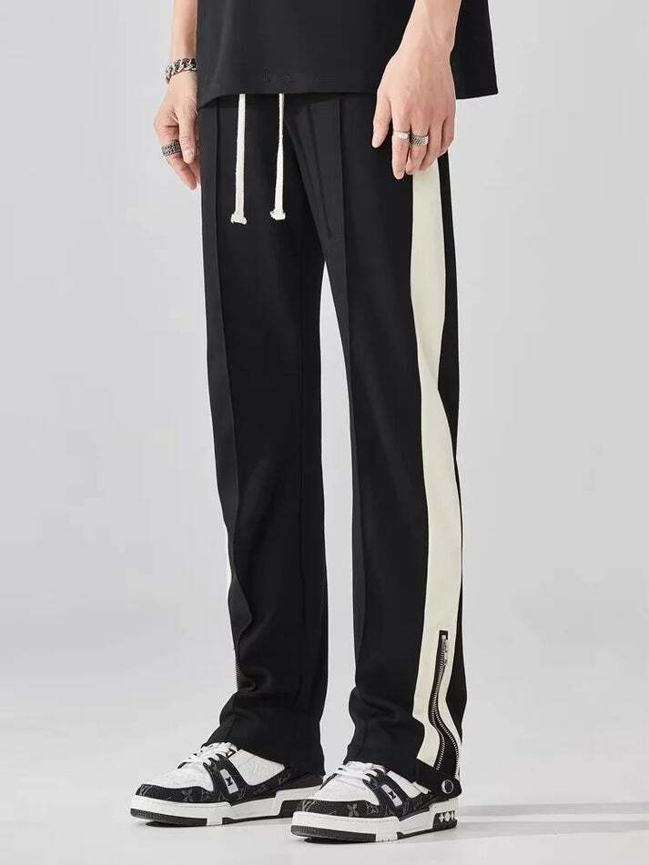 Pantalon moderne au design insolite : une combinaison unique de tissus