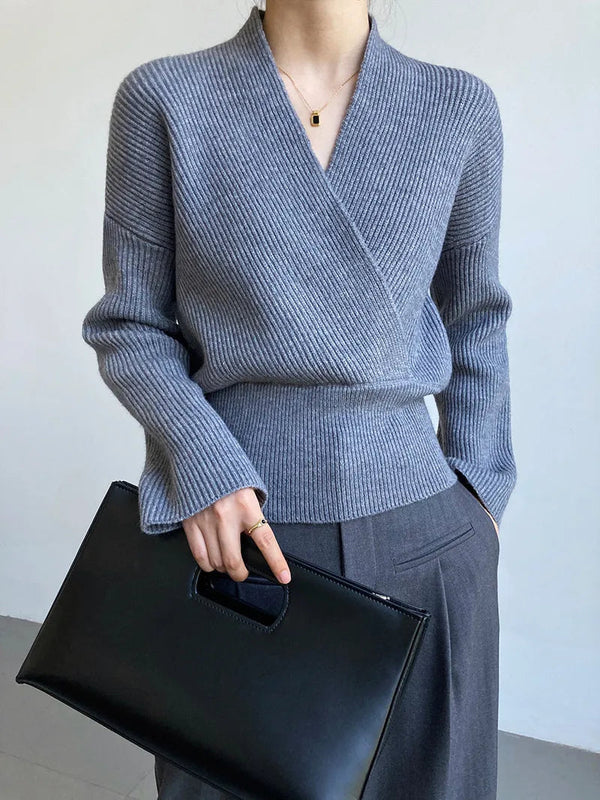Pull croisé élégant avec décolleté profond