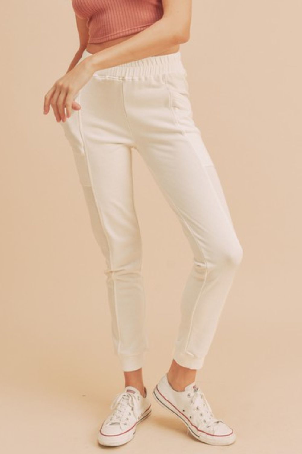 Pantalon jogger décontracté avec taille et poches idéal pour un usage quotidien