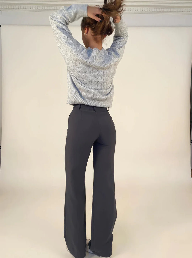 Pantalon femme évasé tendance au style contemporain