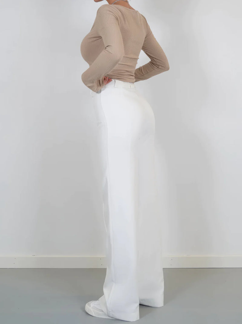 Pantalon femme évasé tendance au style contemporain