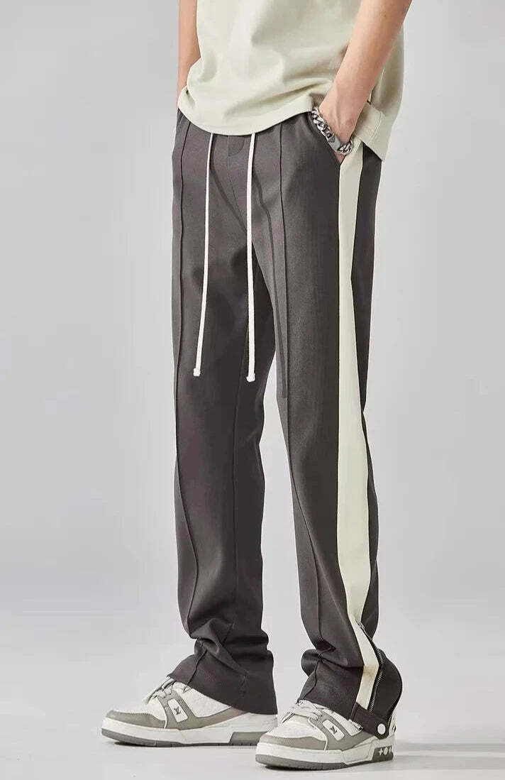 Pantalon moderne au design insolite : une combinaison unique de tissus