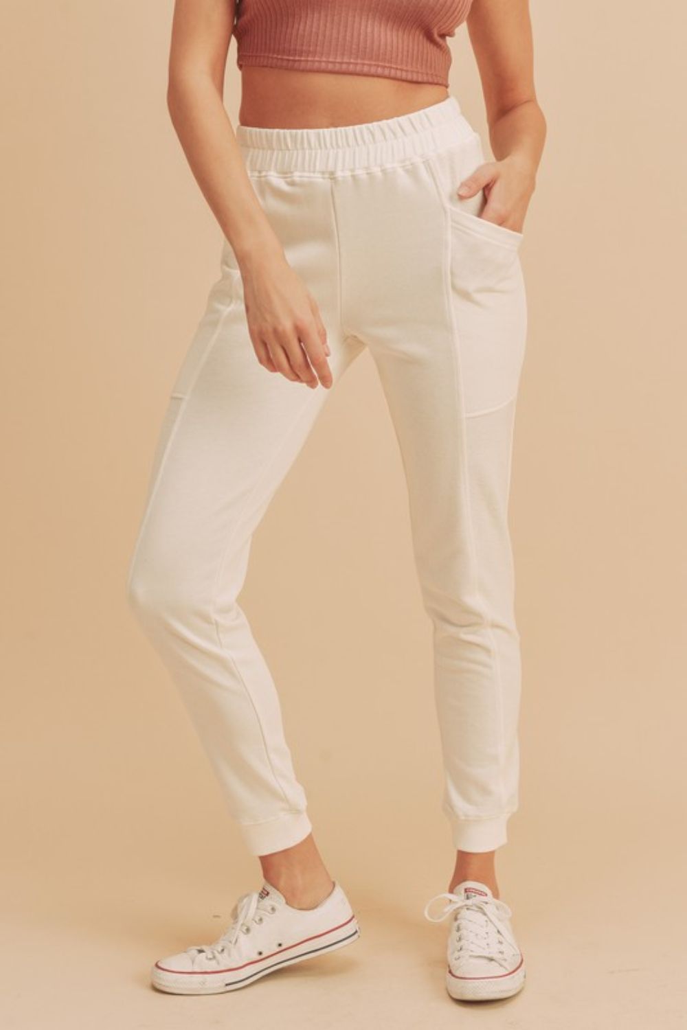 Pantalon jogger décontracté avec taille et poches idéal pour un usage quotidien