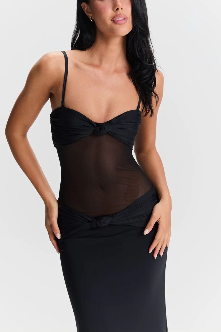 Robe longue ajustée avec bretelles amovibles et effet torsadé moderne