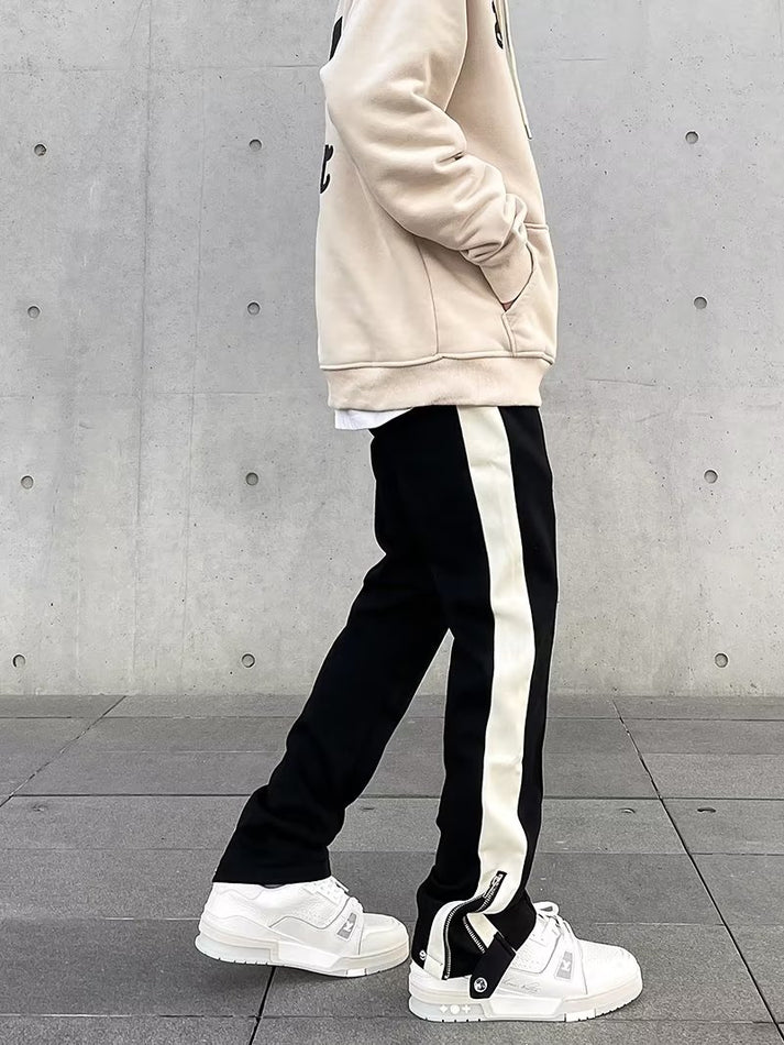 Pantalon moderne au design insolite : une combinaison unique de tissus