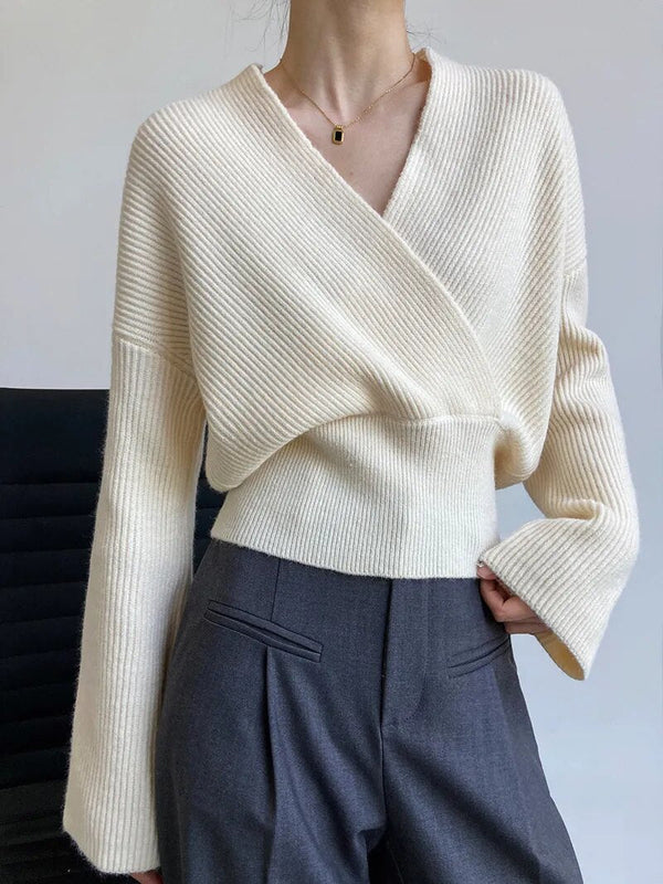 Pull croisé élégant avec décolleté profond