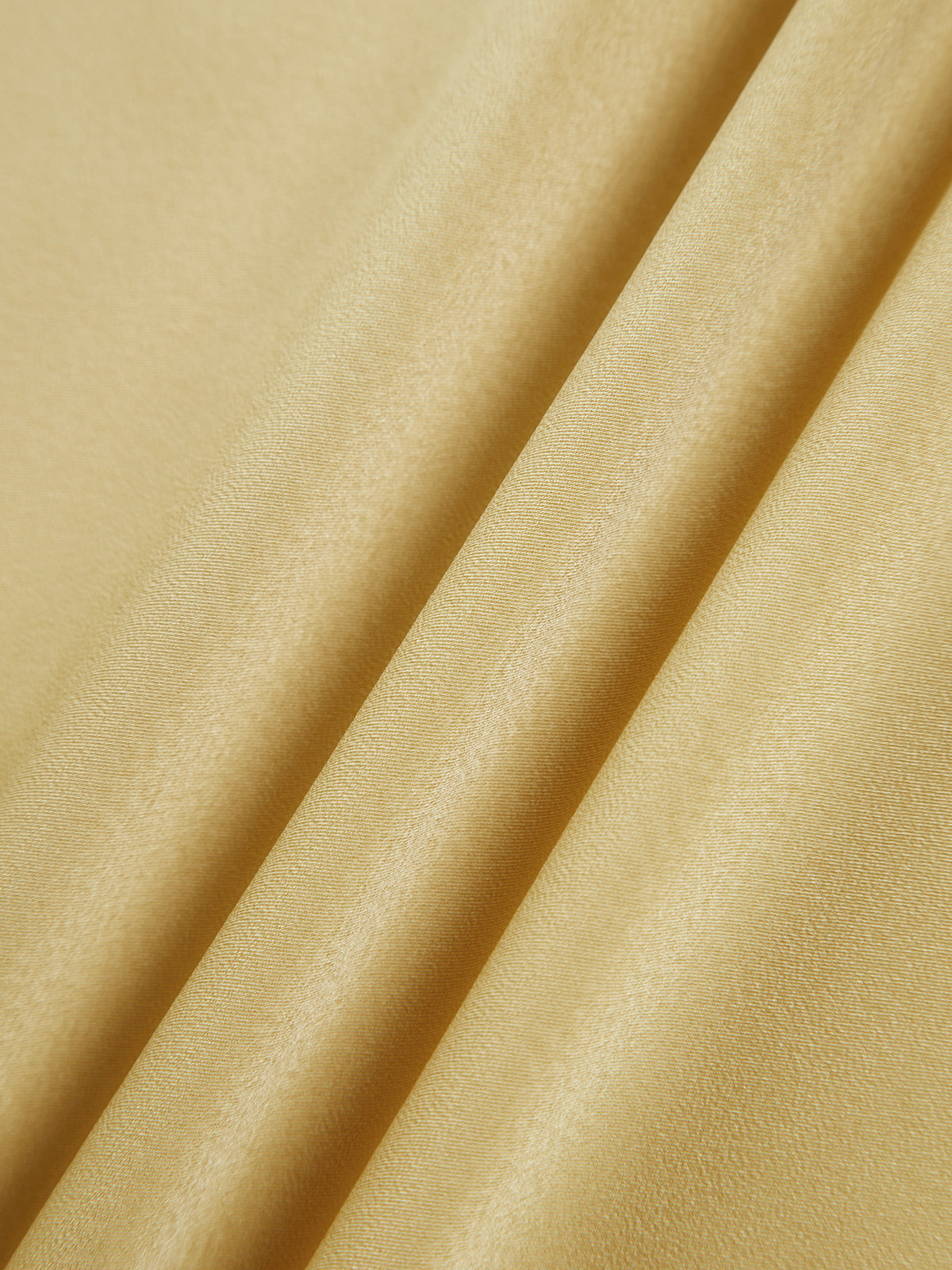 Robe longue élégante avec col halter et fente haute