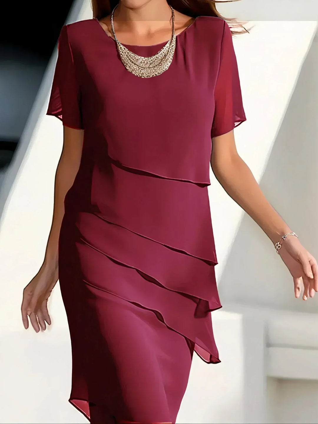 Robe chic et élégante à manches courtes pour un style raffiné