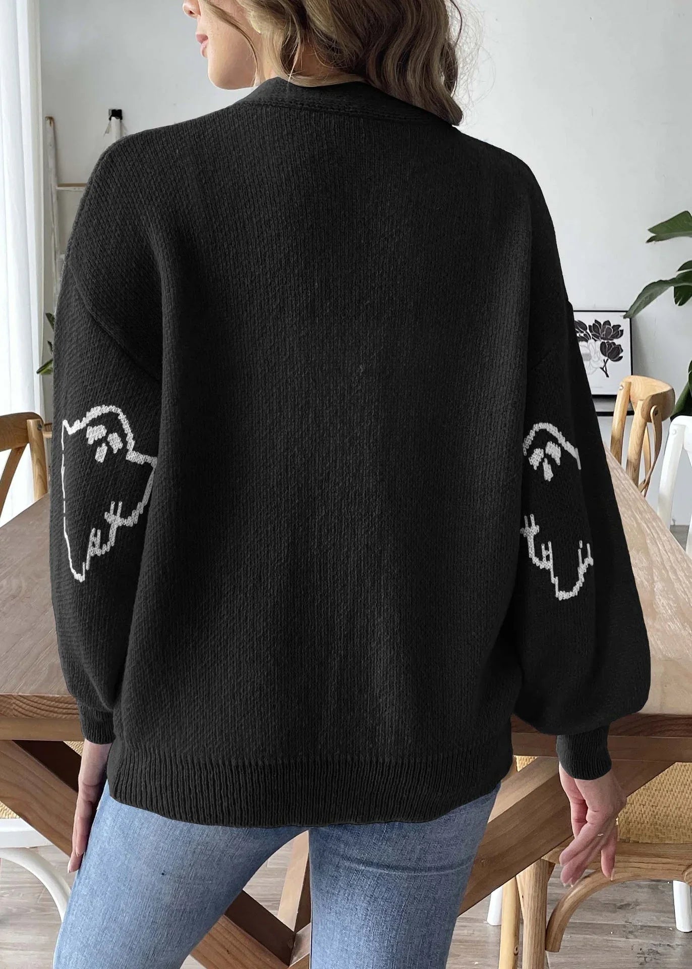 Élégant cardigan noir à boutons : un confort sophistiqué pour tous les jours