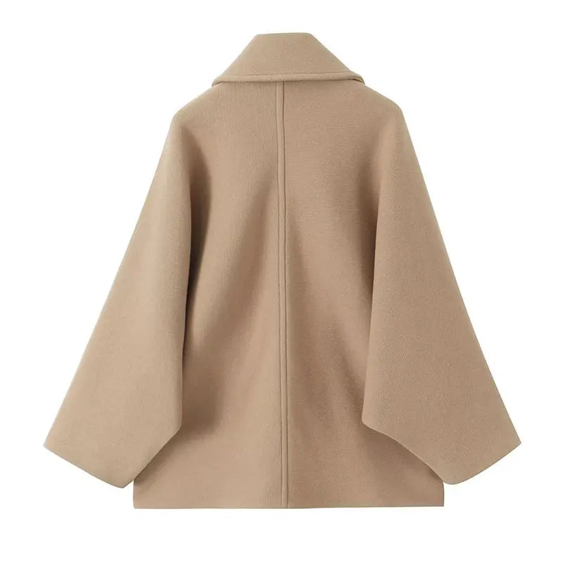 Manteau court ample et chic pour femme avec boutons et col à revers