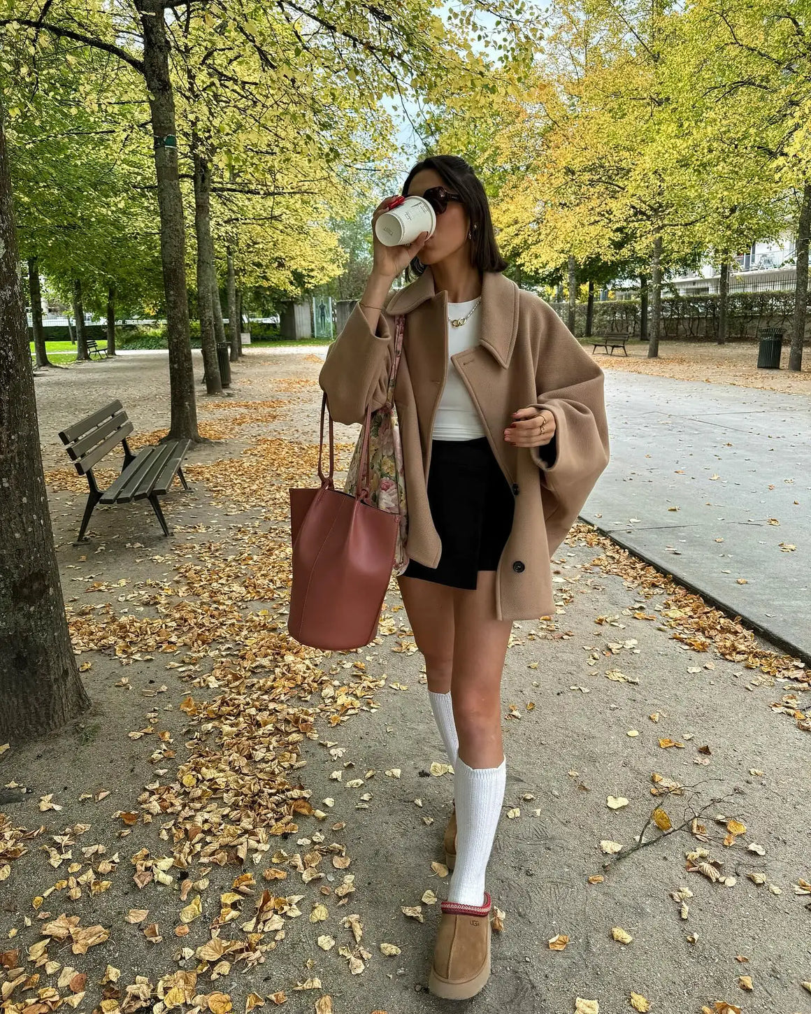 Manteau court ample et chic pour femme avec boutons et col à revers