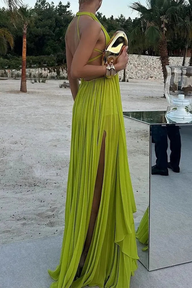 Robe longue élégante avec dos ouvert et fines bretelles