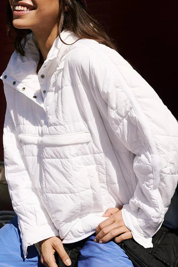 Pull confortable et élégant avec poches et capuche pour un usage quotidien