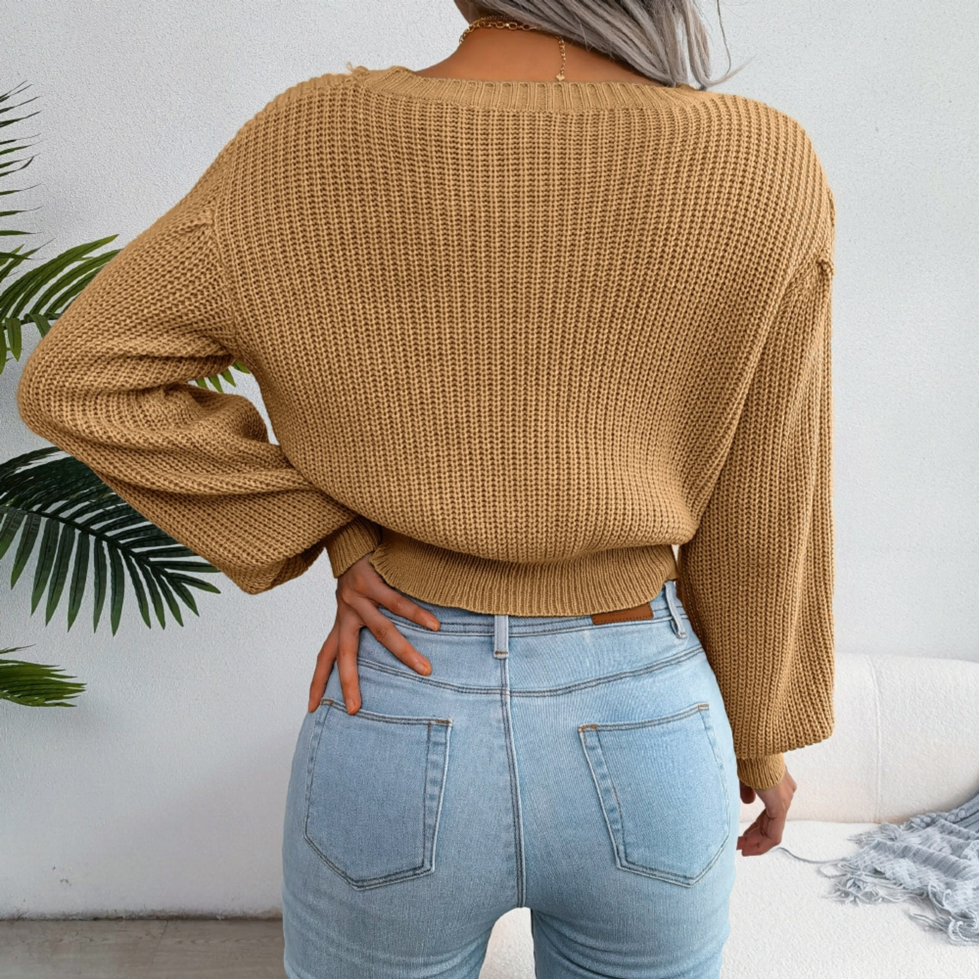 Elégant pull beige à motif galon