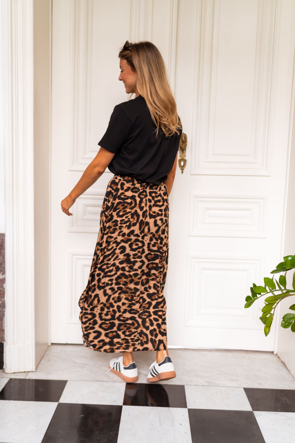 Jupe longue imprimée animal pour une allure décontractée et tendance