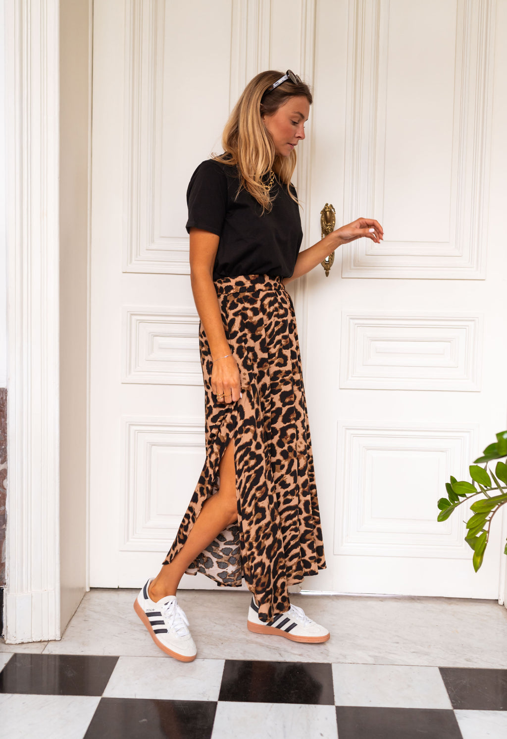 Jupe longue imprimée animal pour une allure décontractée et tendance