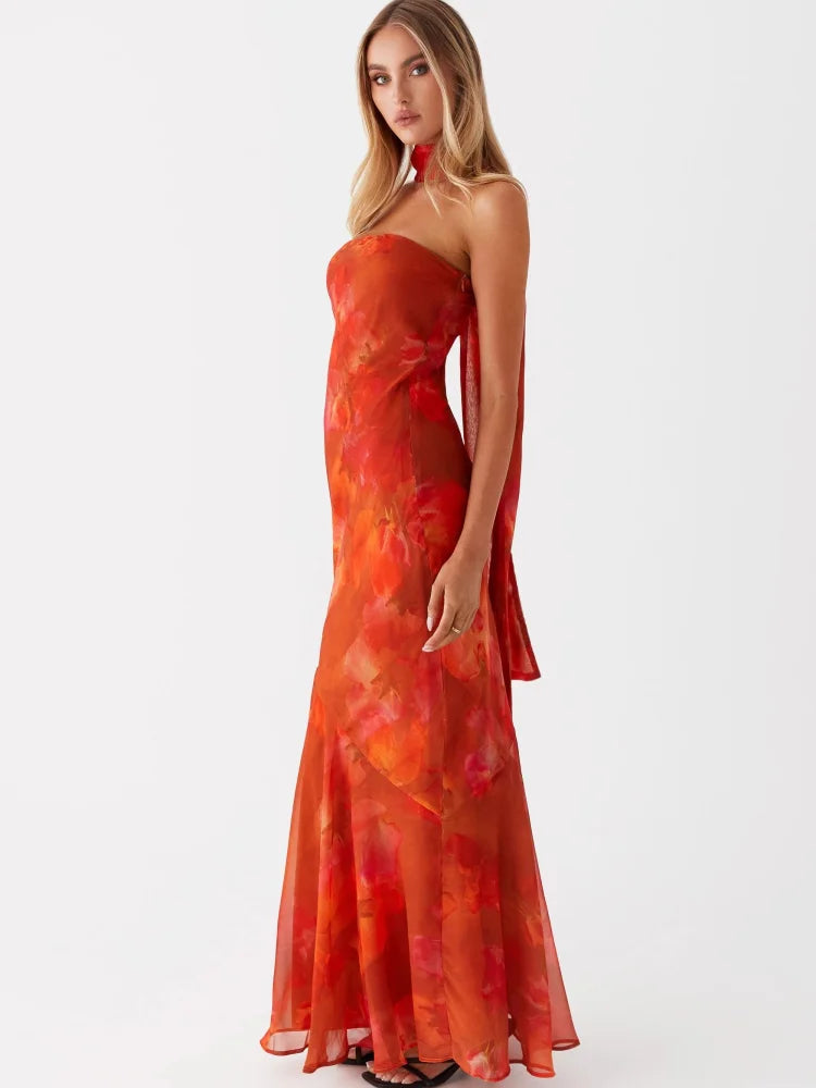 Robe longue sans bretelles avec châle au style raffiné