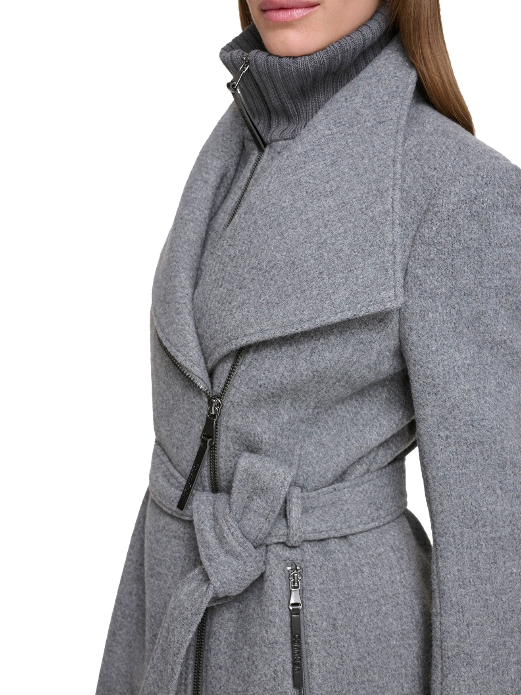 Manteau Enveloppant pour Femme à Coupe Angulaire – Élégant et Polyvalent