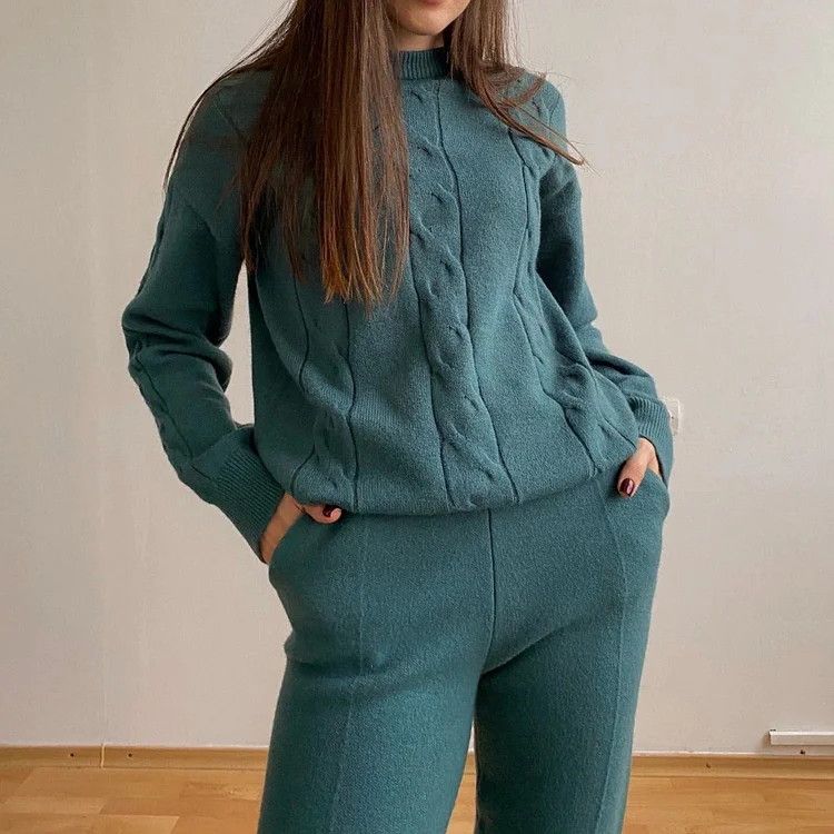 Ensemble élégant : pull douillet avec pantalon