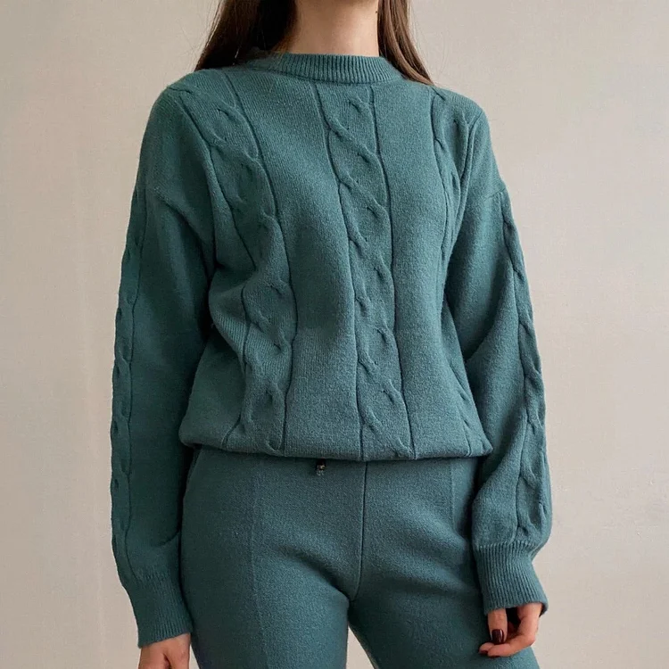 Ensemble élégant : pull douillet avec pantalon