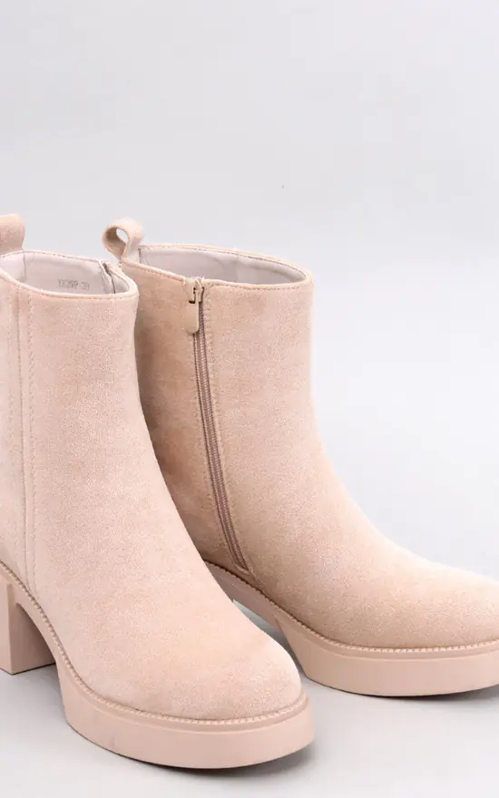 Confort et élégance : Bottines beiges pour des pas stylés