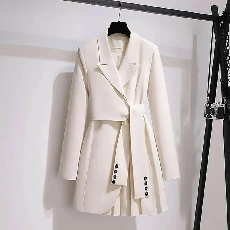 Manteau élégant de style trench à coupe ajustée