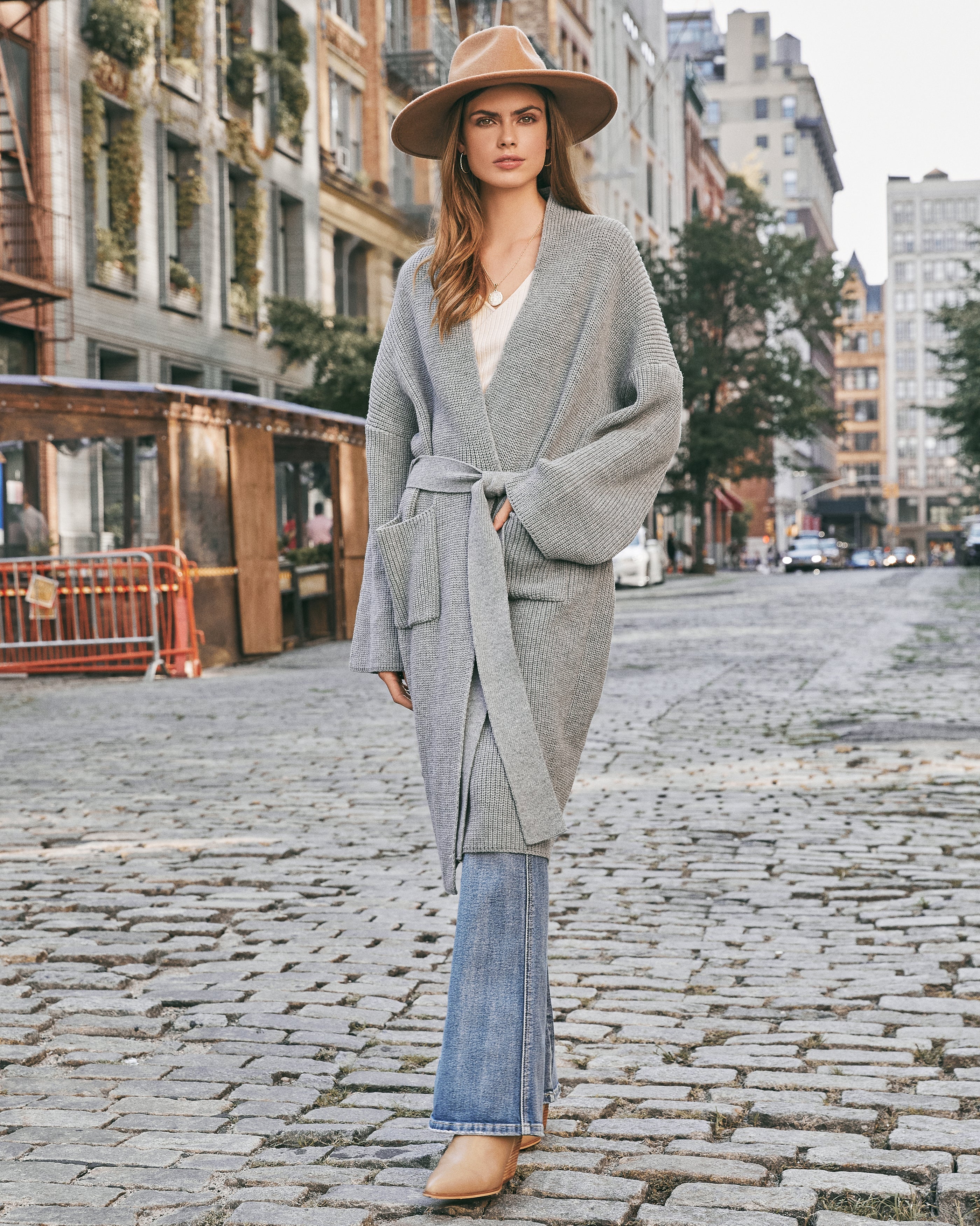 Cardigan Long Gris Chiné avec Poches et Ceinture – Parfait pour l'Automne