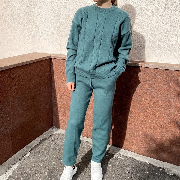 Ensemble élégant : pull douillet avec pantalon