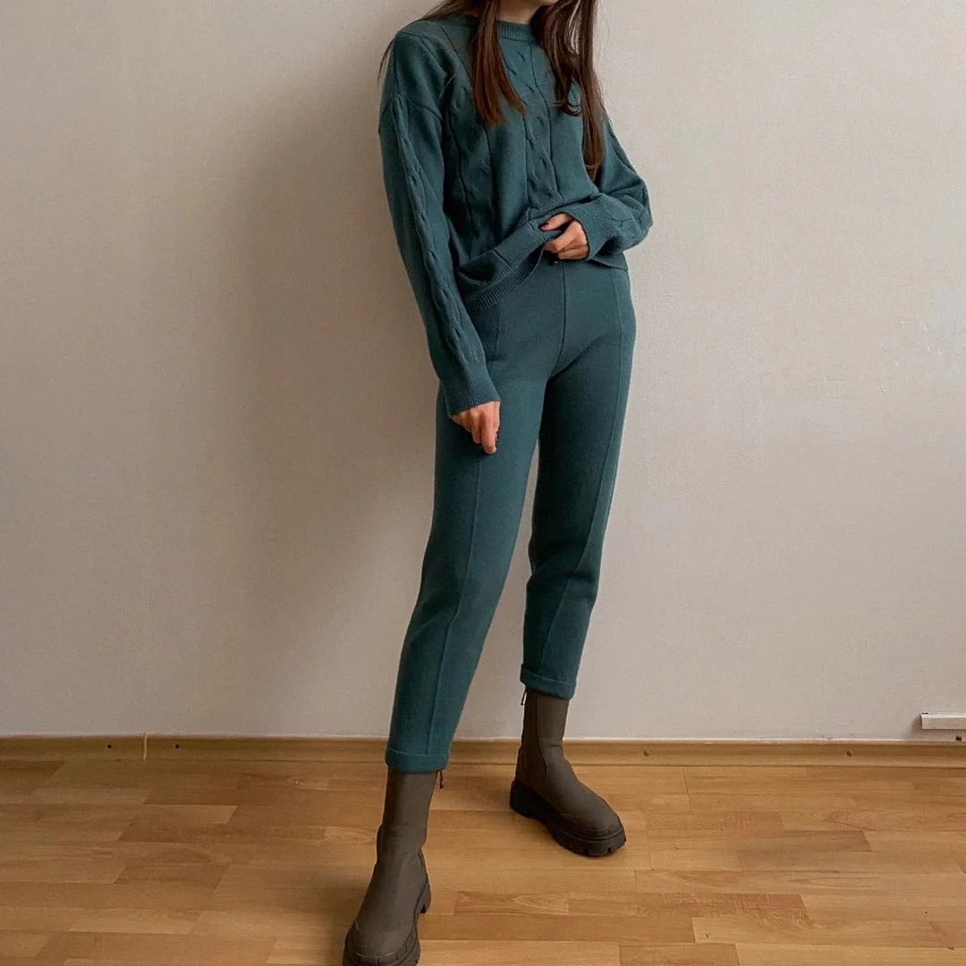 Ensemble élégant : pull douillet avec pantalon