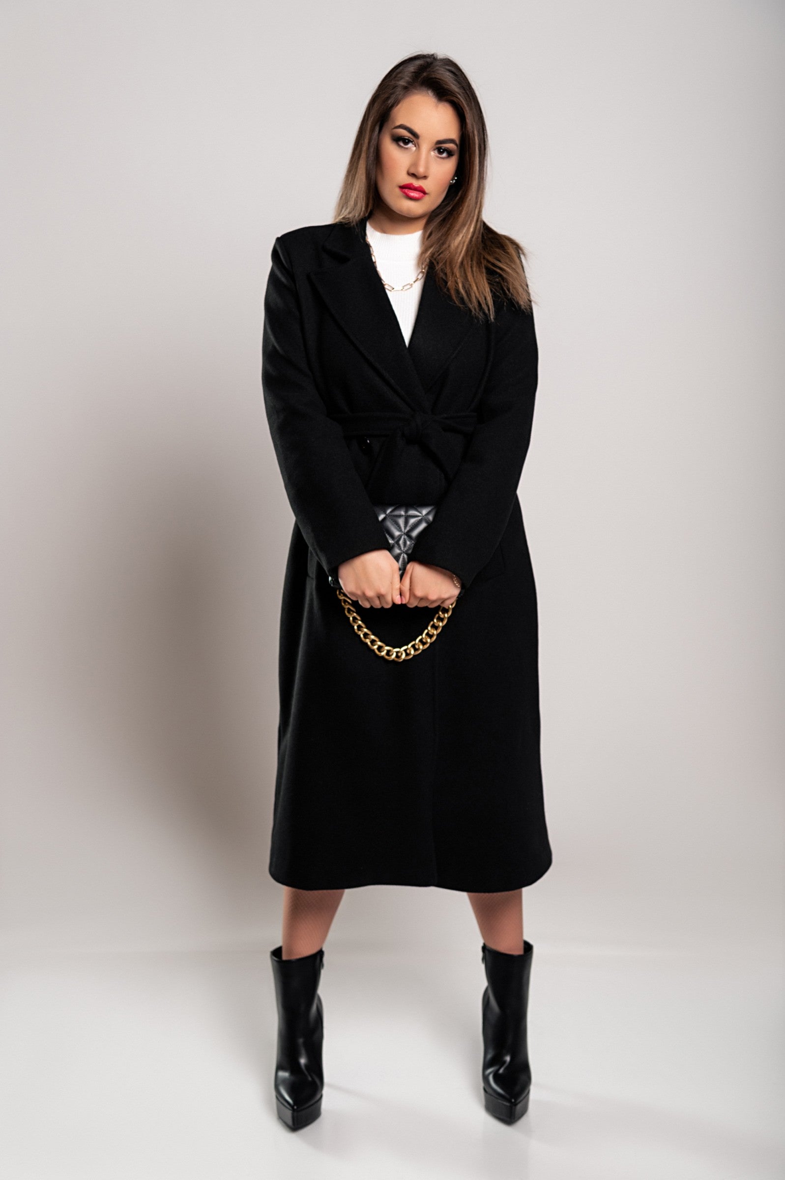 Manteau longue chic pour femme avec boutons et coupe élégante