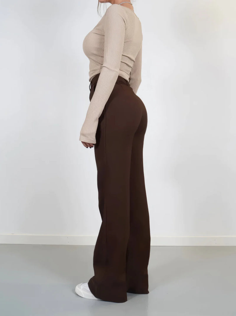 Pantalon femme évasé tendance au style contemporain