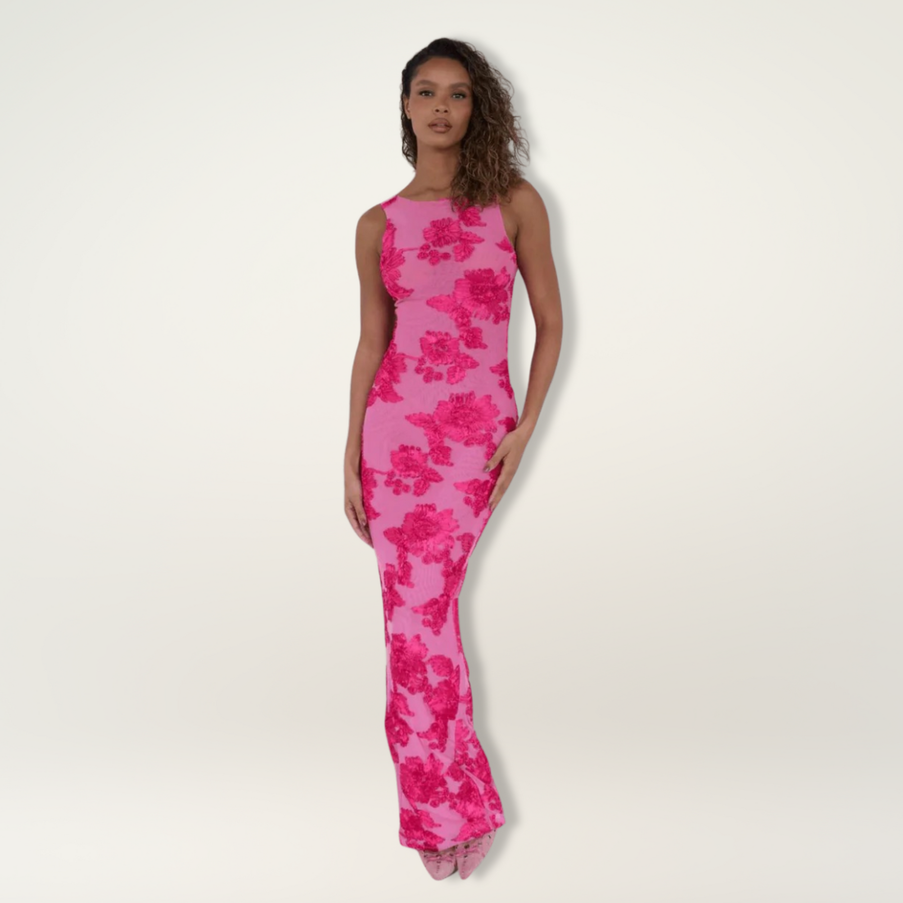 Robe maxi fleurie au conception élégant et raffiné