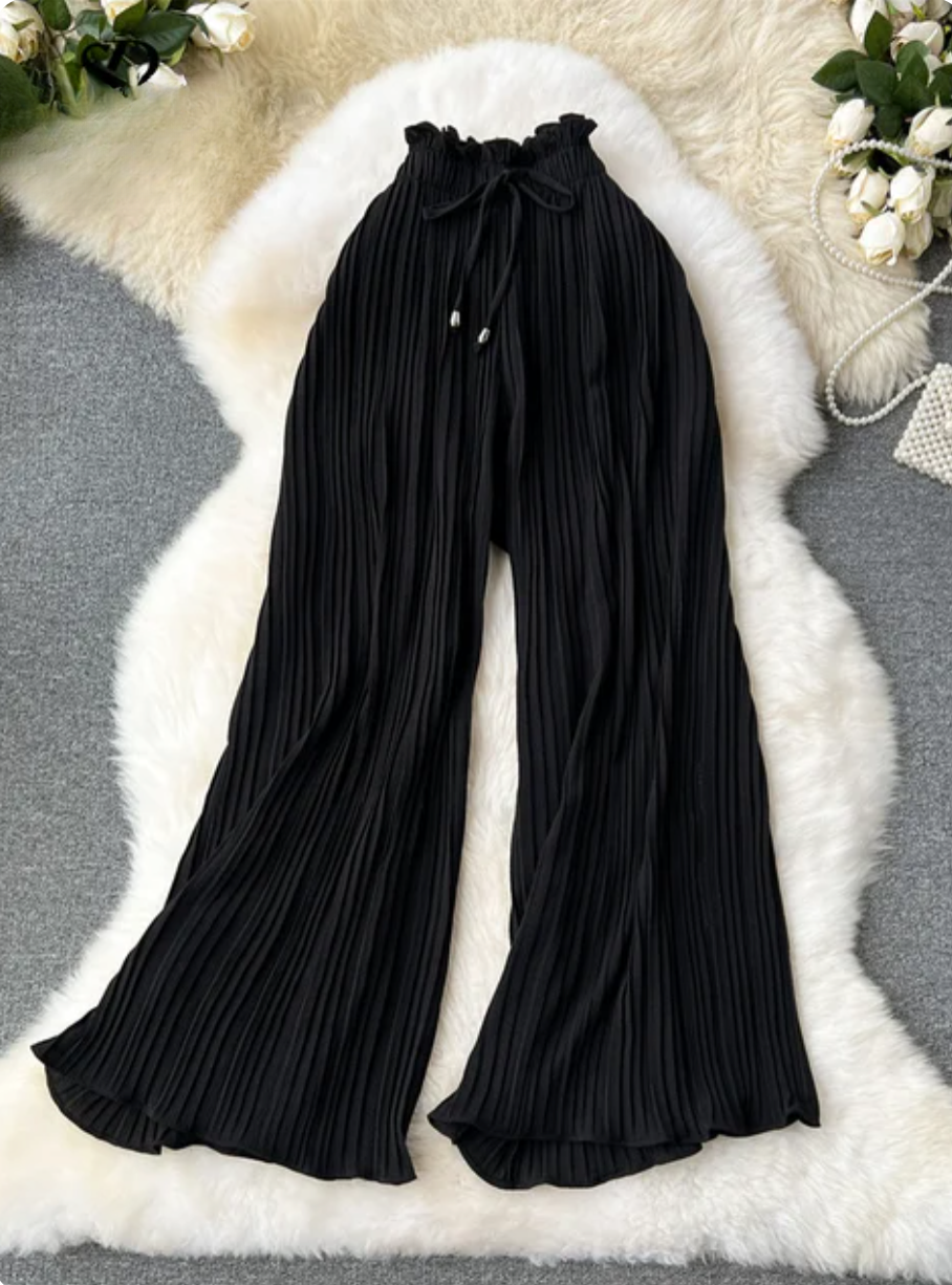 Pantalon femme large plissé au style contemporain pour toutes les occasions