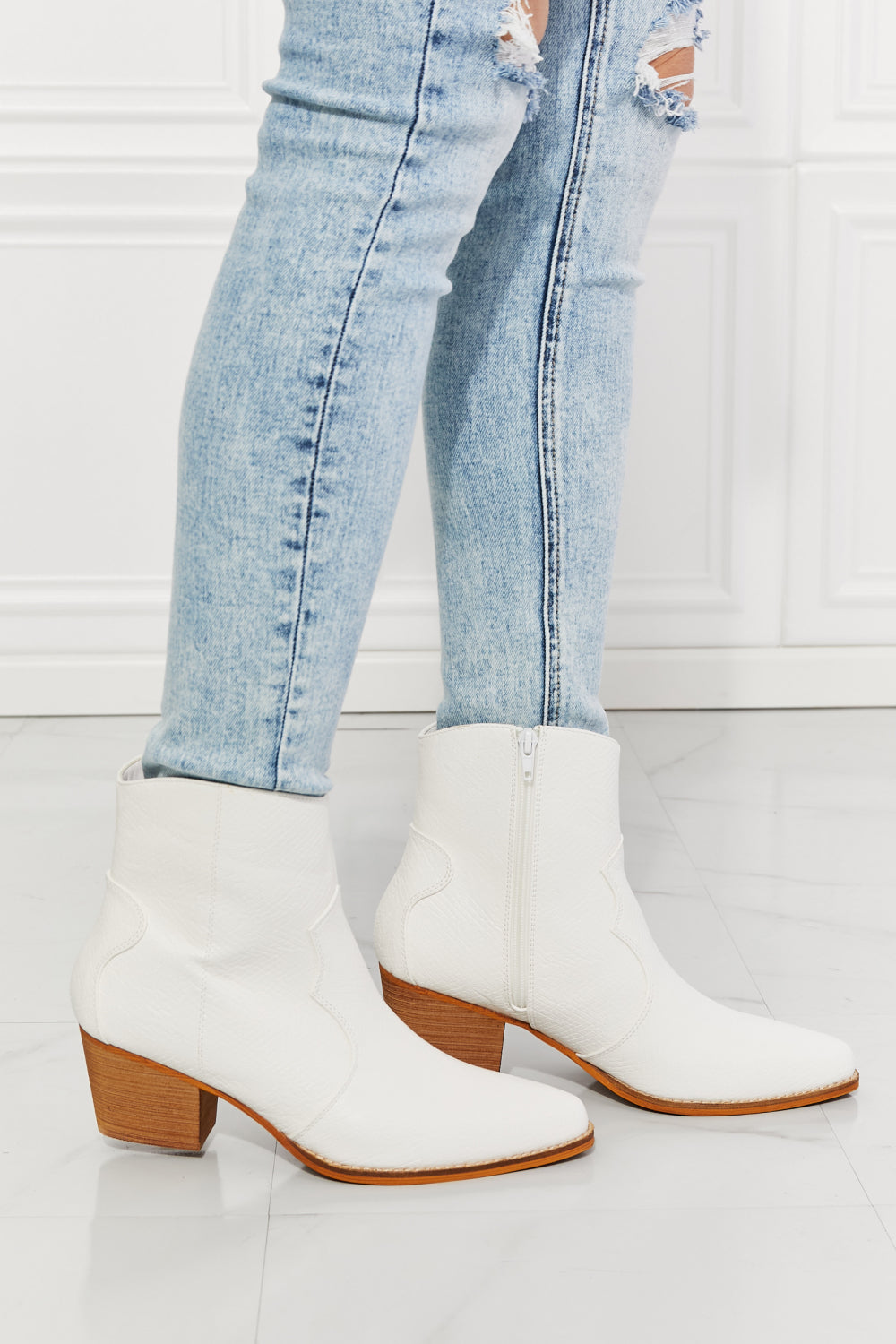 Bottines Western en Cuir Synthétique Blanc Classique - Modèle Jazzy