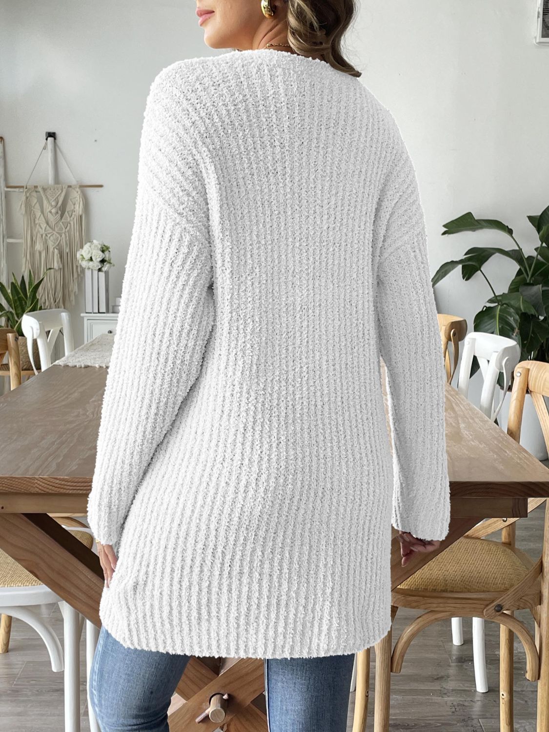 Un cardigan pratique à manches longues et au design ouvert unique pour un usage quotidien