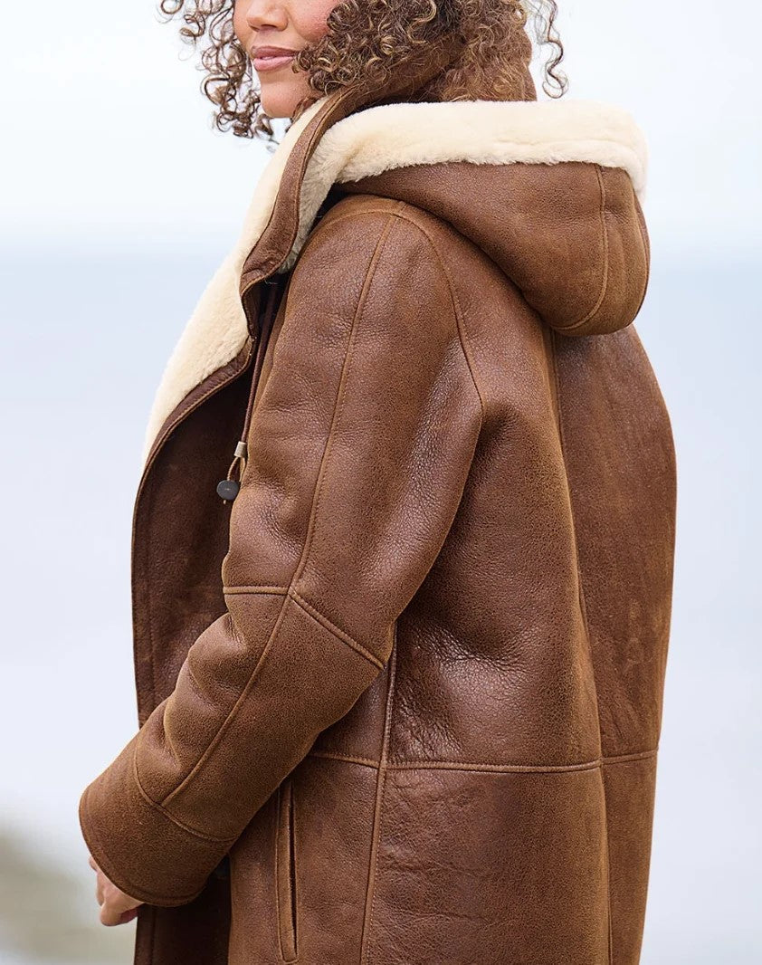 Veste épaisse élégante avec capuche pour la saison froide