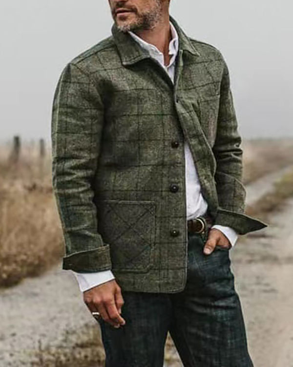 Une veste pour homme moderne avec un design à carreaux inhabituel et des manches expressives pour un look affirmé.