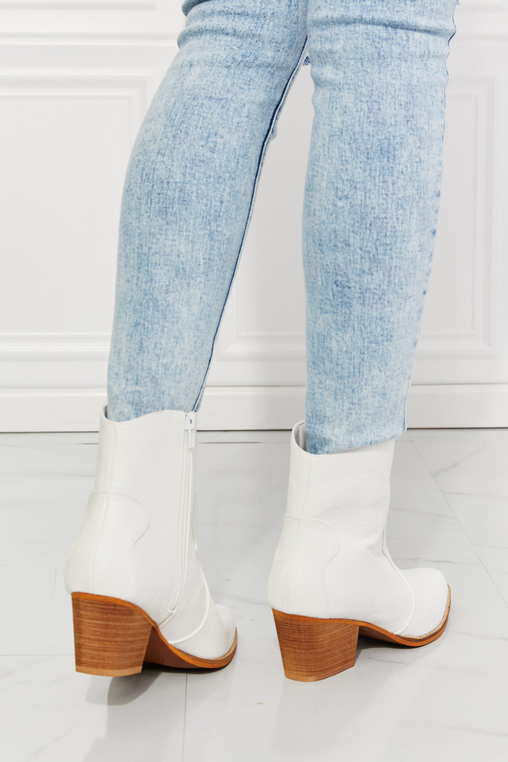 Bottines Western en Cuir Synthétique Blanc Classique - Modèle Jazzy