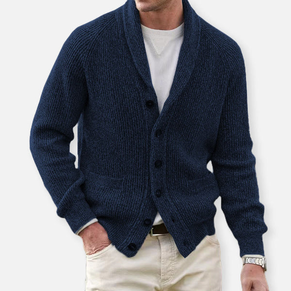 Un cardigan élégant pour l'homme moderne