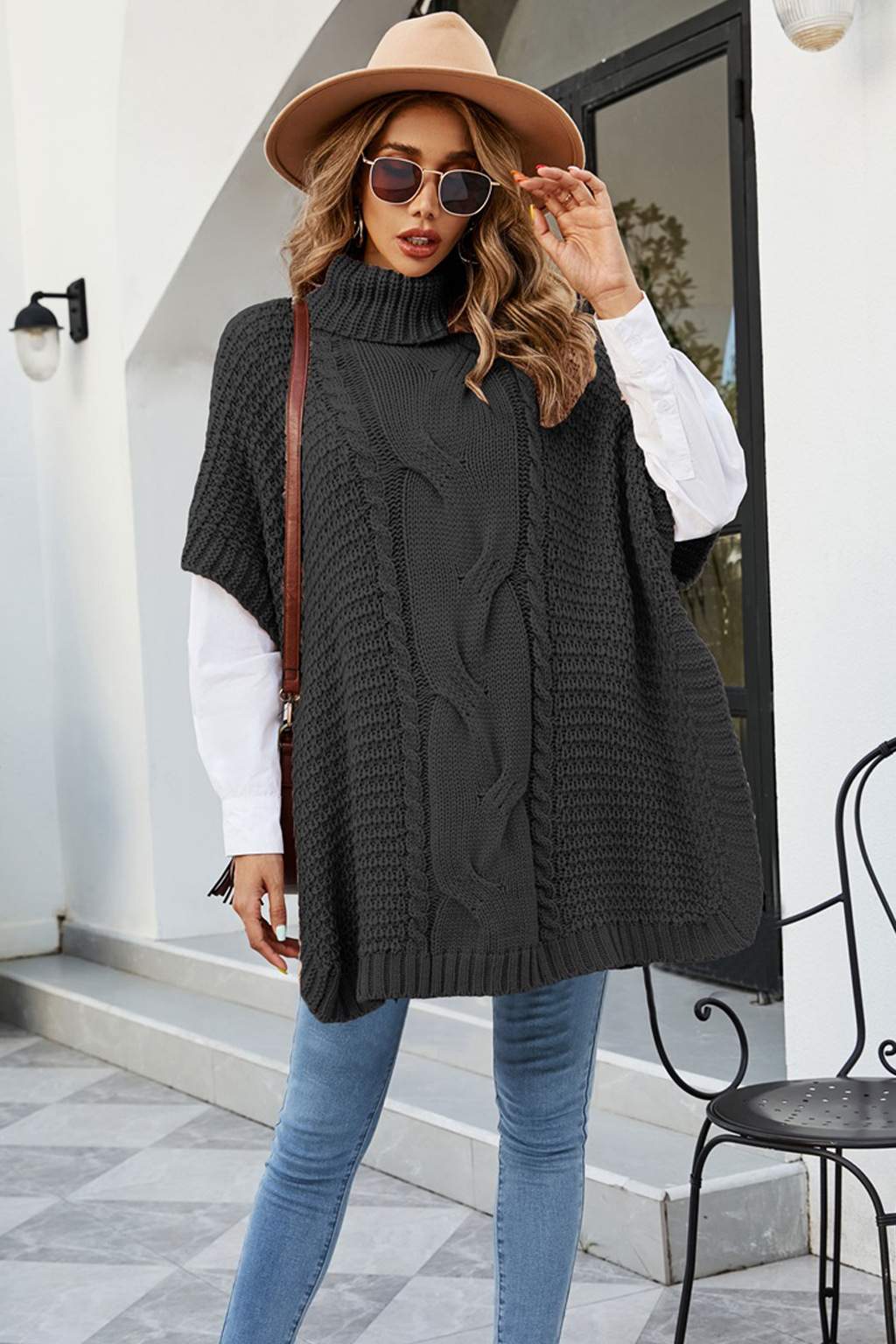 Gilet à Col Haut avec Détail Twist pour Femme – Confortable et Chic