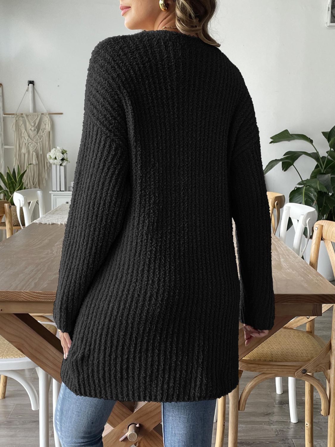 Un cardigan pratique à manches longues et au design ouvert unique pour un usage quotidien