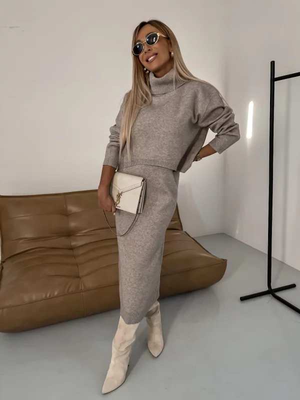 Ensemble : robe midi et pull col roulé