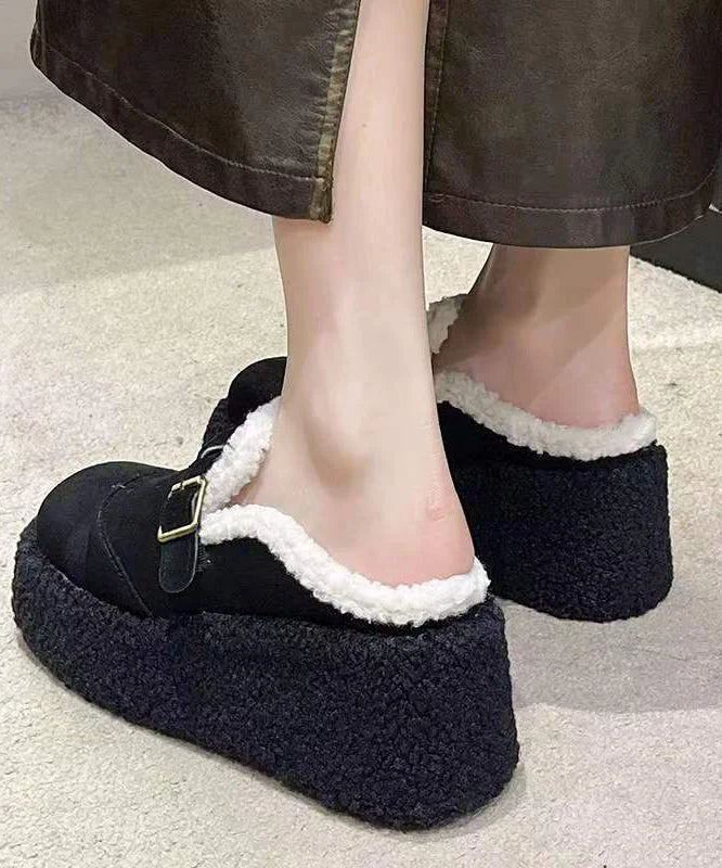 Chaussons Beiges Douillets avec Doublure et Talon Compensé