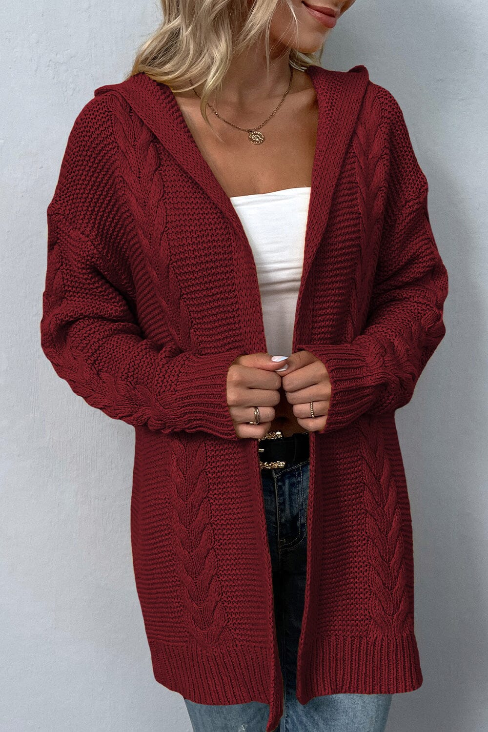 Cardigan à Capuche en Maille Câblée avec Épaules Tombantes - Parfait pour l'Automne