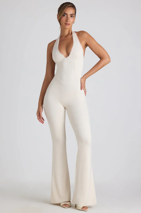 Combinaison chic à col halter avec décolleté en V dos nu et pantalon large