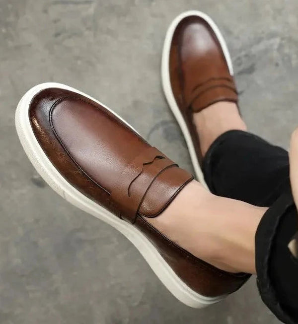 Chaussures élégantes pour homme au conception moderne et style décontracté